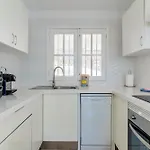 Bright With A Private Swimming Pool, Air Conditioning, Garden And Parking *