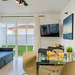 Bright With A Private Swimming Pool, Air Conditioning, Garden And Parking