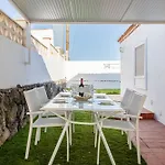 Ferienhaus Bright With A Private Swimming Pool, Air Conditioning, Garden And Parking