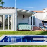 Bright With A Private Swimming Pool, Air Conditioning, Garden And Parking Ferienhaus San Miguel de Abona