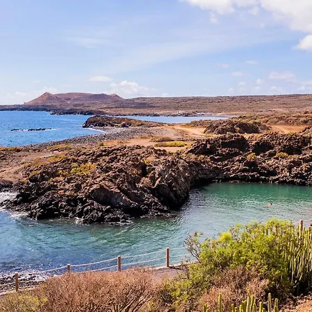 Holiday home Near The Ocean With Private Pool And Garage