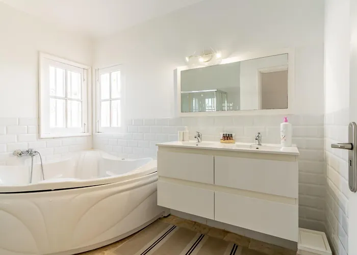 Near The Ocean With Private Pool And Garage *